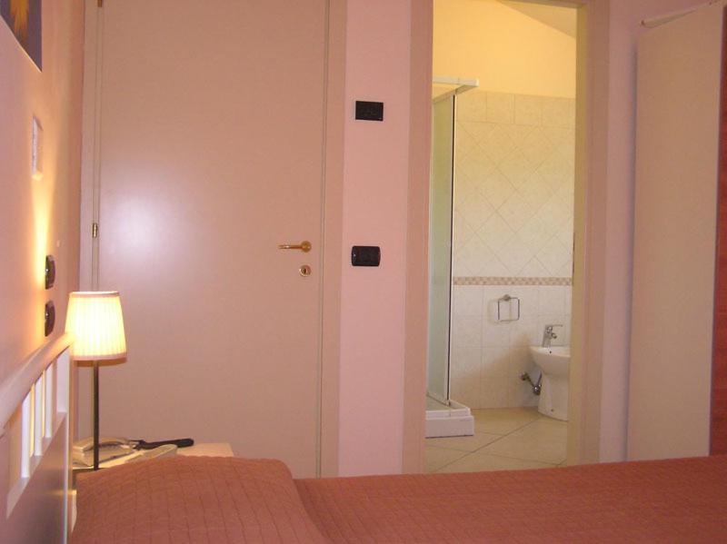 Albergo Le 2 Rose ซาน เซเวริโน มาร์เค ห้อง รูปภาพ